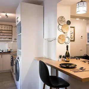  Apartament Artsy Fartsy